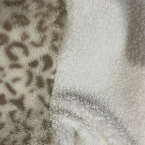 Maurice’s fleece pullover sweater animal print size X-Large - Picture 7 of 7